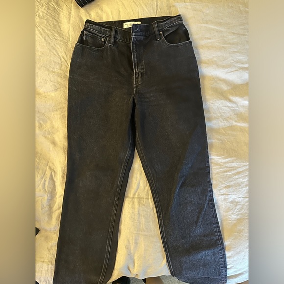 Abercrombie & Fitch Black Curve Love Ultra High Rise 90s Straight Jean (Size 8R) - Picture 4 of 5